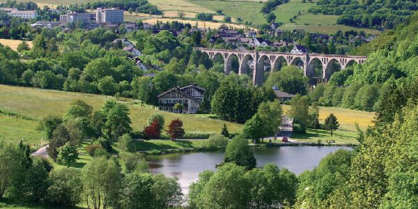 Willingen Stryckpark mit See und Viadukt