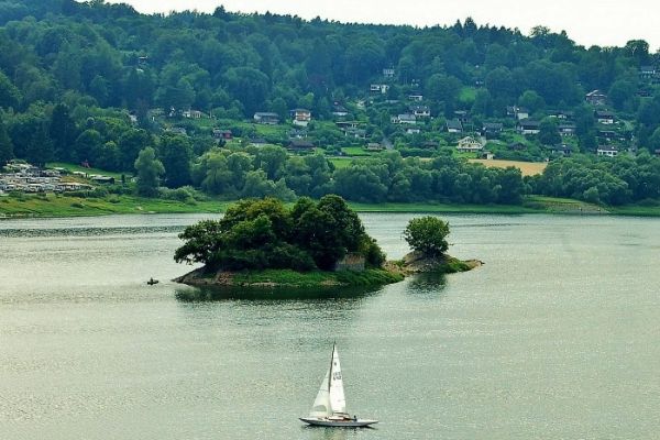 Bringhäuser Bucht mit Liebesinsel im Edersee