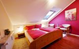 Fewo Skywalkblick**** - Schlafzimmer mit Sitzgruppe