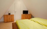 Schlafzimmer 1 mit TV