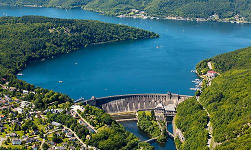 Luftbild Edersee mit Staumauer