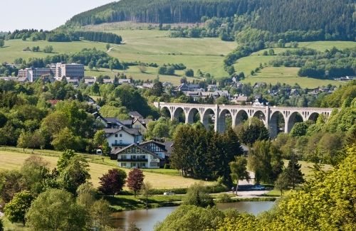 Willingen Viadukt mit Stryckpark