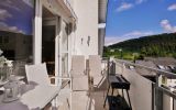 Fewo Skywalkblick**** - Balkon mit Liegestühlen und E-Grill