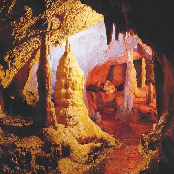 Atta-grot - de mooiste en grootste druipsteengrot van Duitsland