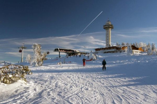 Willingen Ettelsberg-top met Hochheidetoren in de winter