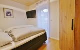 Schlafzimmer mit TV - Fewo Kaiser***