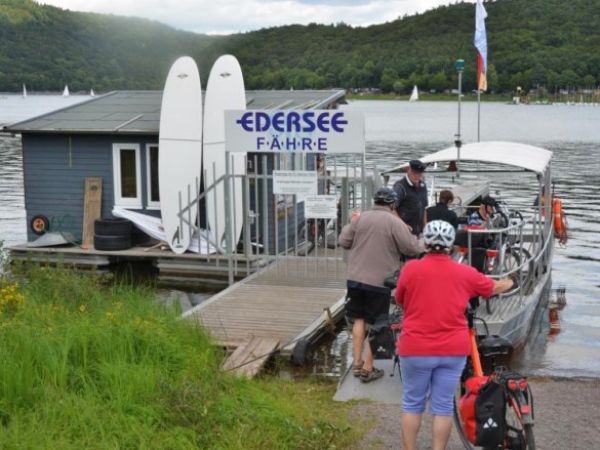 Edersee Personen- en fietsveerboot Rehbach / Scheid