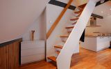 Steiltreppe zu den Schlafräumen