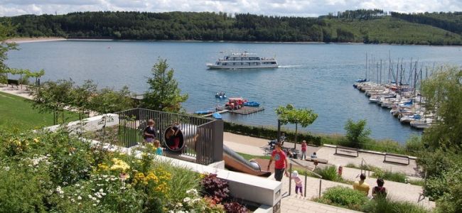 Promenade am Sorpesee im Sauerland