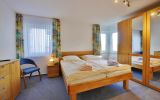 Schlafzimmer 1 mit Doppelbett (180x200) - Fewo Traumblick am Sonnenlift****