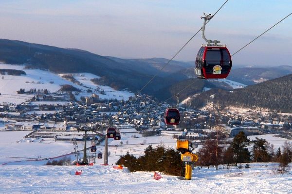 Ettelsberg-kabelbaan in de ski winter