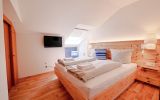 Belvita Fewo 2 - Schlafzimmer mit Zirbelholzbett