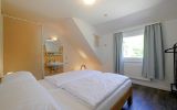 Campus OBERSTUFE - Schlafzimmer 4 mit Dusche/Waschbecken