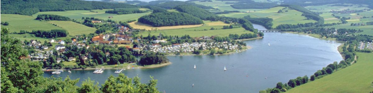 Diemelsee panorama in de zomer