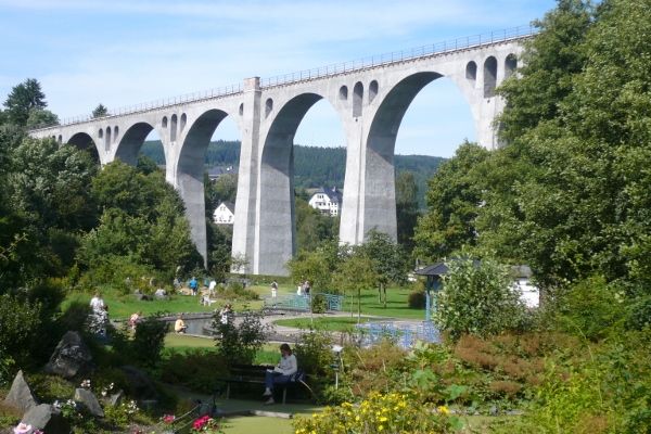 Freizeitwelt Willingen - Abenteuergolf am Viadukt