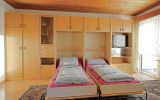 Belvita Fewo 3 - Schrankbett im Wohnzimmer