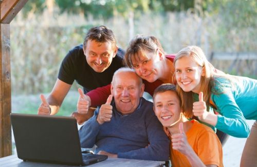 Daumen hoch von Familie für tolle Urlaubstipps Willingen Sauerland