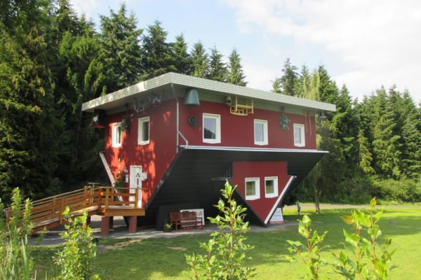 Tolles Haus am Edersee verkehrt herum gebaut