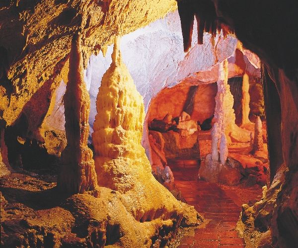 Atta-grot - de mooiste en grootste druipsteengrot van Duitsland