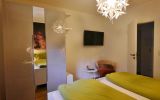 Upland Apartments/Fewo Zeitgeist - Schlafzimmer-2 mit TV