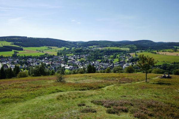 Blick von der Hochheide osterkopf zum Ferienort Willingen-Usseln