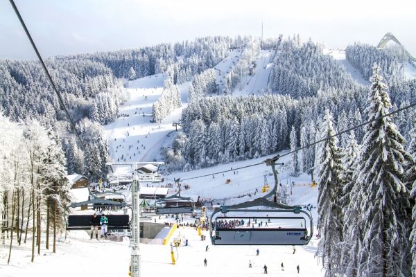 Skiliftkarussell Winterberg Blick vom Sürenberg zu Büre-Herrloh