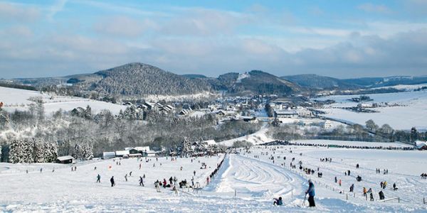 Winterplezier Ski + Rodelen op het Ritzhagen Willingen