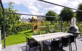 Große Grill-Terrasse mit Markise