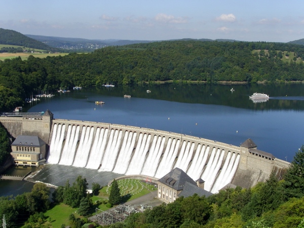 Edersee Staumauer mit Überlauf