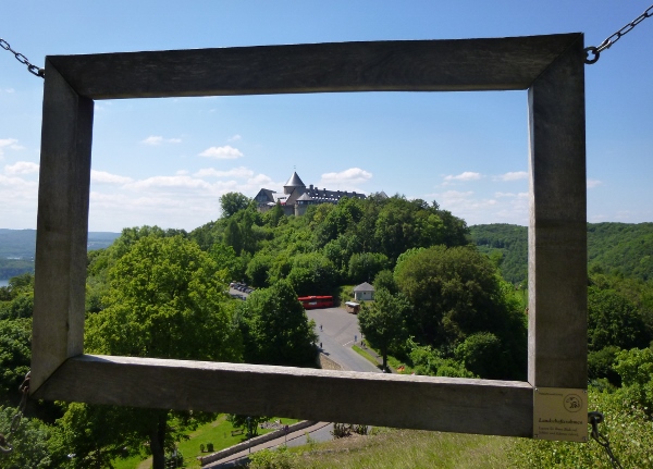 Waldeck - "Fensterblick" zum Schloss Waldeck Fensterblick zum Schloss