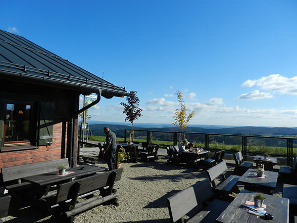 Graf-Stollberg-Hütte Usseln mit Panoramablick Graf-Stollberg-Hütte Usseln mit Panoramablick
