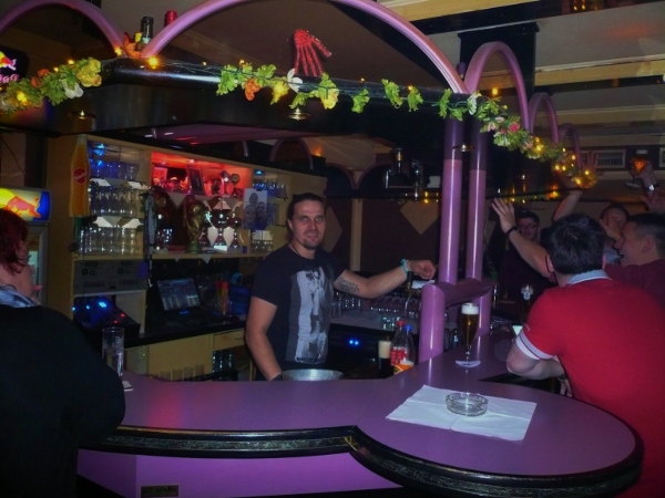 Mister X in Willingen mit Barkeeper Robert