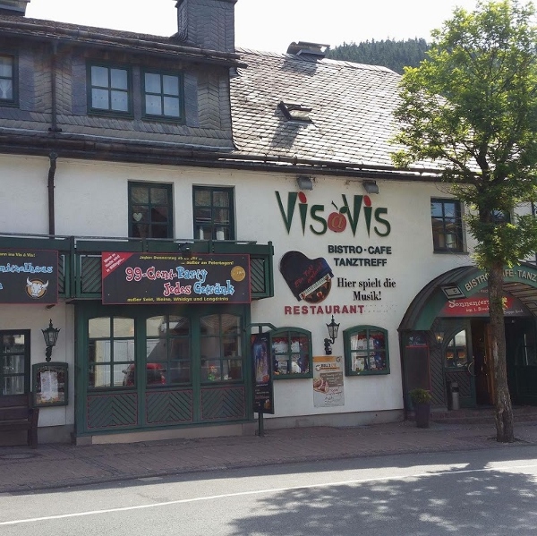Vis-A-Vis Diskothek & Bistro in der Ortsmitte Vis-A-Vis Diskothek & Bistro in der Ortsmitte